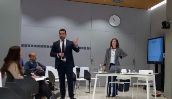Rafael Fernández, ponente en la formación de AJEV sobre empresa familiar y holdings